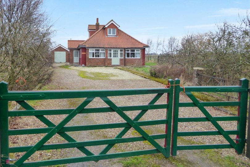 Lot 1 – Casa Mia, Gardens, Pond and Land (7.92 Ac), South Somercotes