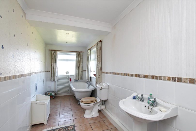 Lot 1 – Casa Mia, Gardens, Pond and Land (7.92 Ac), South Somercotes