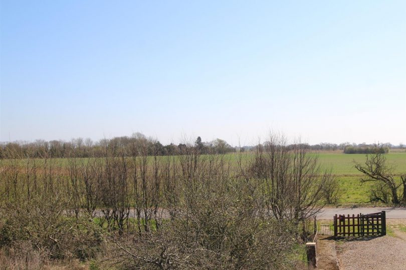 Lot 1 – Casa Mia, Gardens, Pond and Land (7.92 Ac), South Somercotes