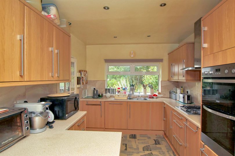 Holton Road, Nettleton