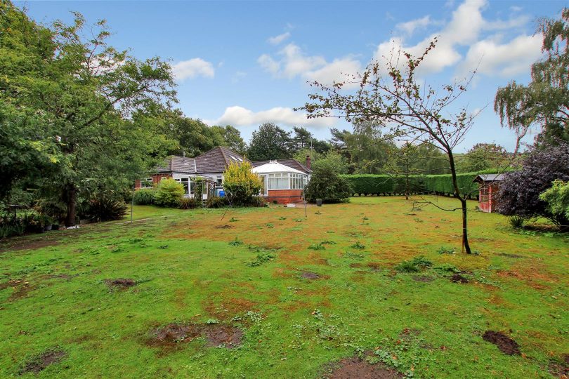 Holton Road, Nettleton