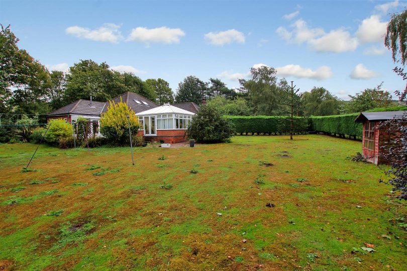 Holton Road, Nettleton