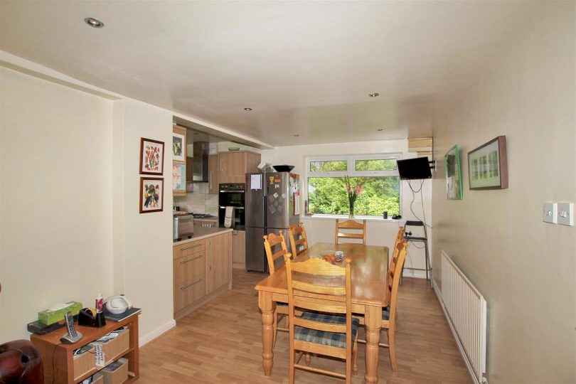 Holton Road, Nettleton