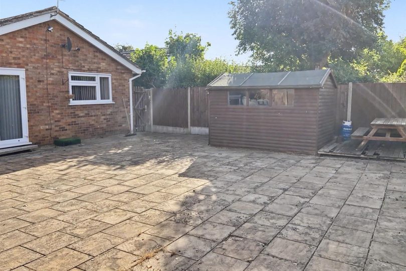 MILL ROAD, WRAGBY