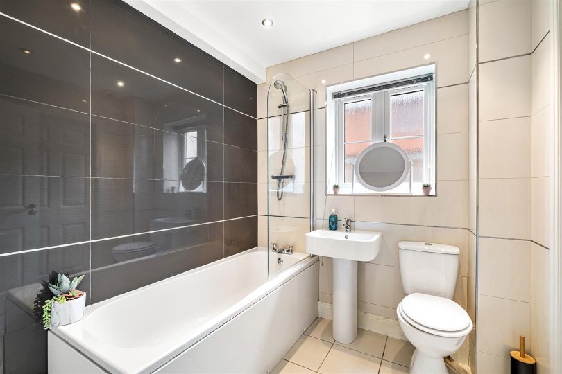 Ellisons Quay, Burton Waters, Lincoln