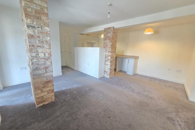 Flat 3 Tutin House, 30 Oxford Street