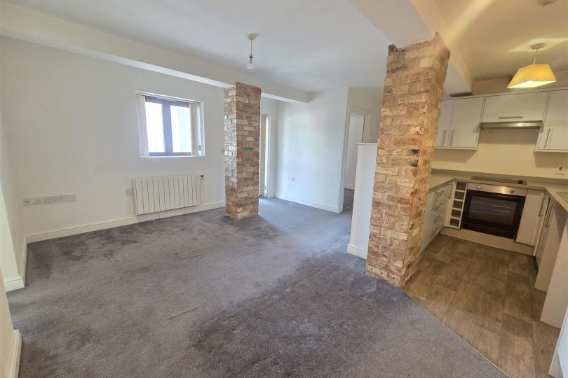 Flat 3 Tutin House, 30 Oxford Street