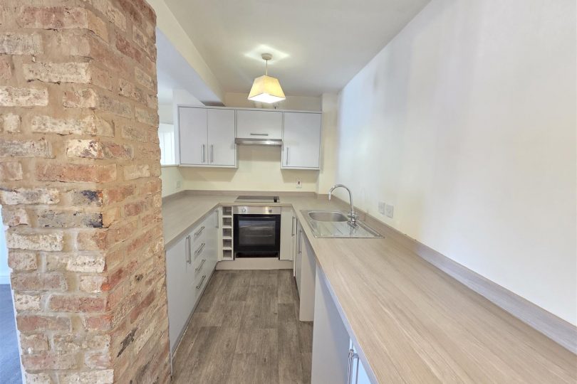 Flat 3 Tutin House, 30 Oxford Street