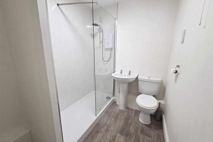 Flat 3 Tutin House, 30 Oxford Street