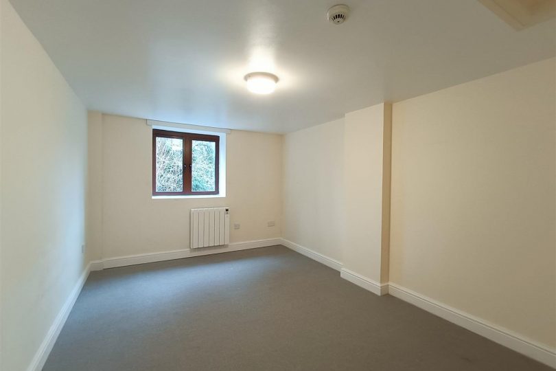 Flat 4, Tutin House 30 Oxford Street