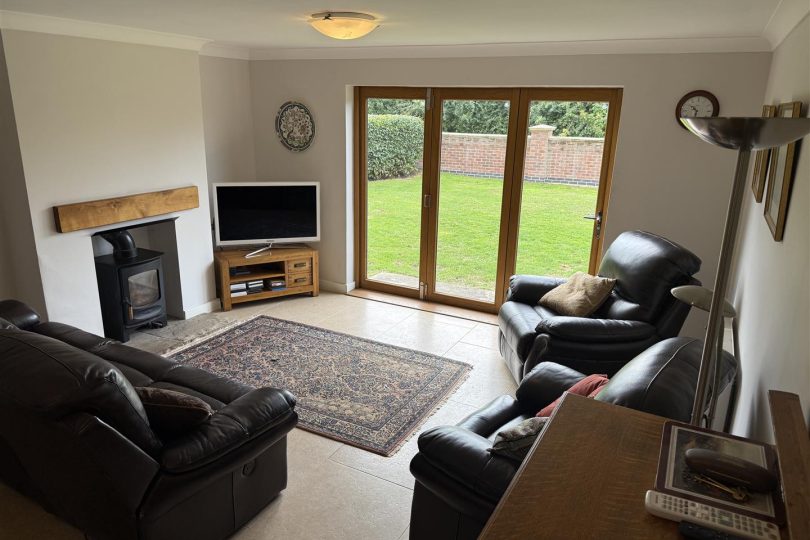 Lot 1 – 4.14 Ac Farmhouse,Buildings & Paddock, Gunthorpe