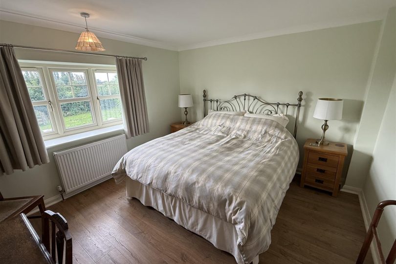 Lot 1 – 4.14 Ac Farmhouse,Buildings & Paddock, Gunthorpe