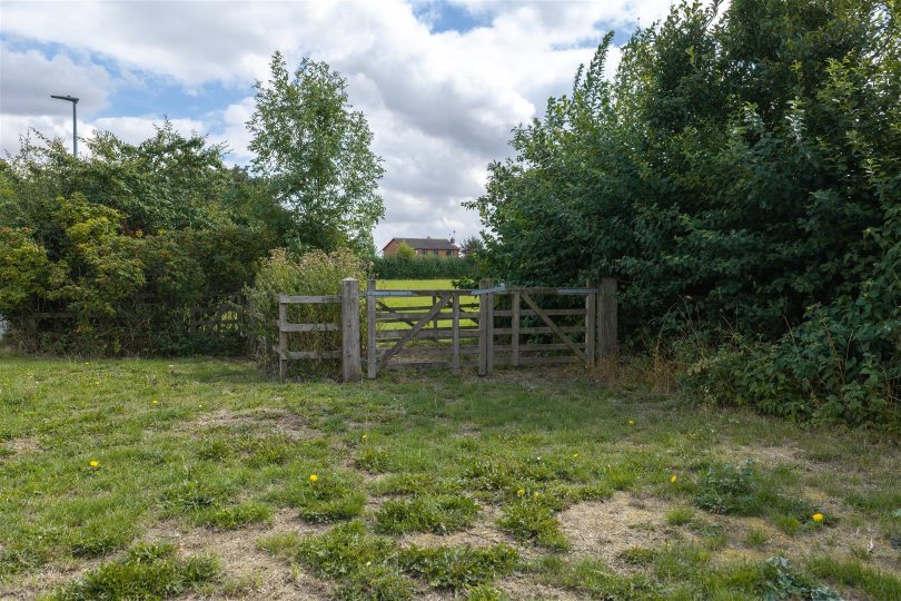 Lot 1 – 4.14 Ac Farmhouse,Buildings & Paddock, Gunthorpe