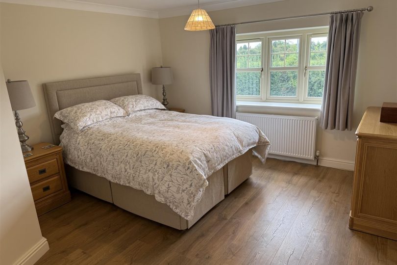 Lot 1 – 4.14 Ac Farmhouse,Buildings & Paddock, Gunthorpe