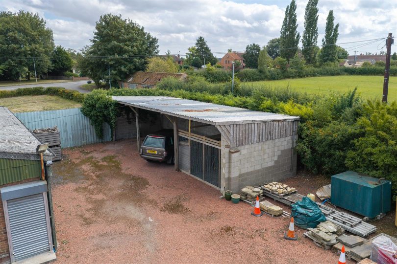 Lot 1 – 4.14 Ac Farmhouse,Buildings & Paddock, Gunthorpe