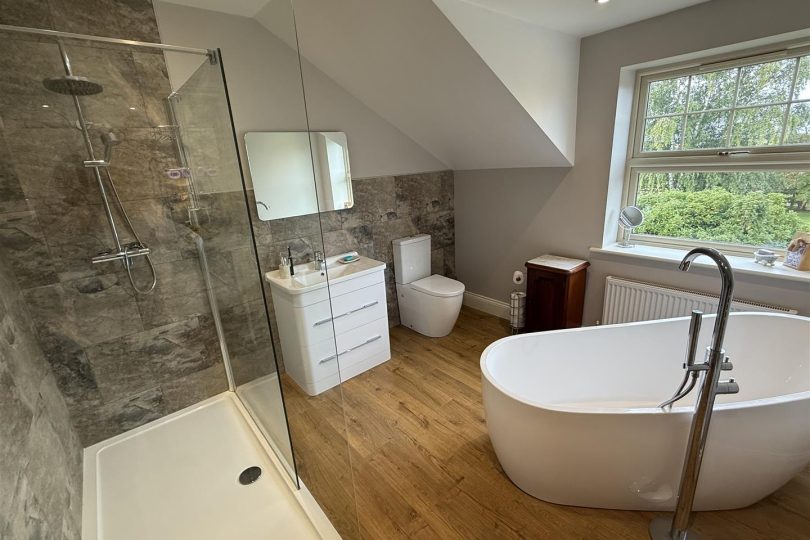 Lot 1 – 4.14 Ac Farmhouse,Buildings & Paddock, Gunthorpe