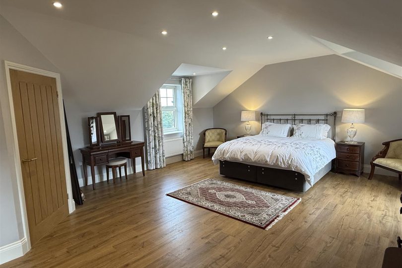 Lot 1 – 4.14 Ac Farmhouse,Buildings & Paddock, Gunthorpe