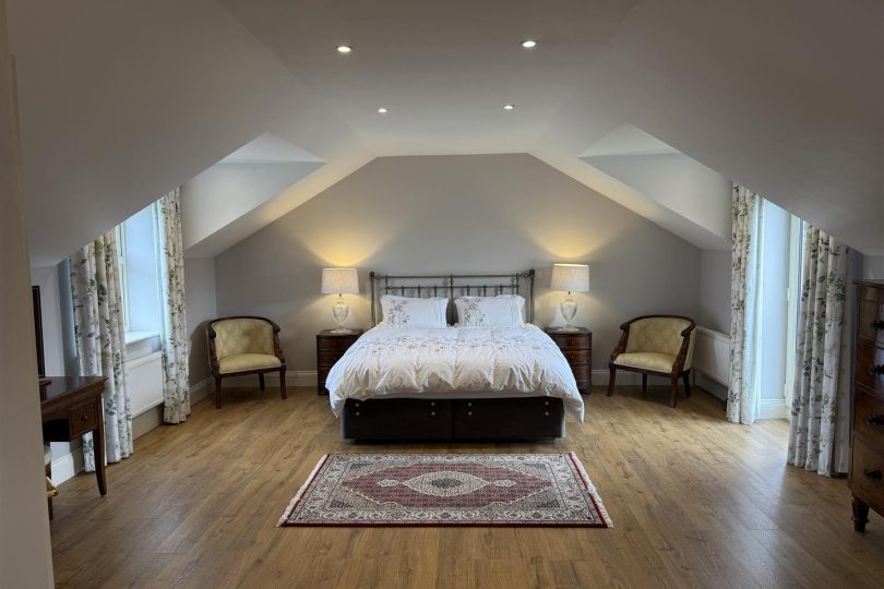 Lot 1 – 4.14 Ac Farmhouse,Buildings & Paddock, Gunthorpe