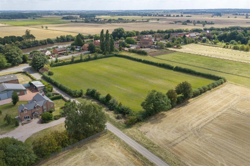 Lot 1 – 4.14 Ac Farmhouse,Buildings & Paddock, Gunthorpe