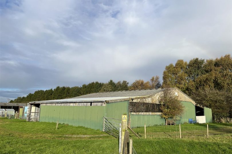 11.90 Acres – Smallholding, Brigg Road, Caistor (subject to Agricultural Occupancy Condition)