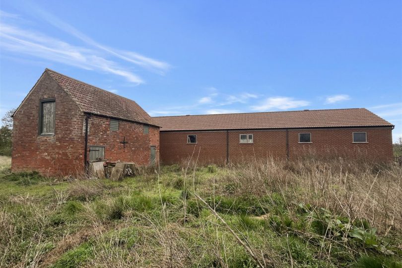 Lot 2 – Outbuildings with Planning Permission and 9.77 Ac Land, South Somercotes