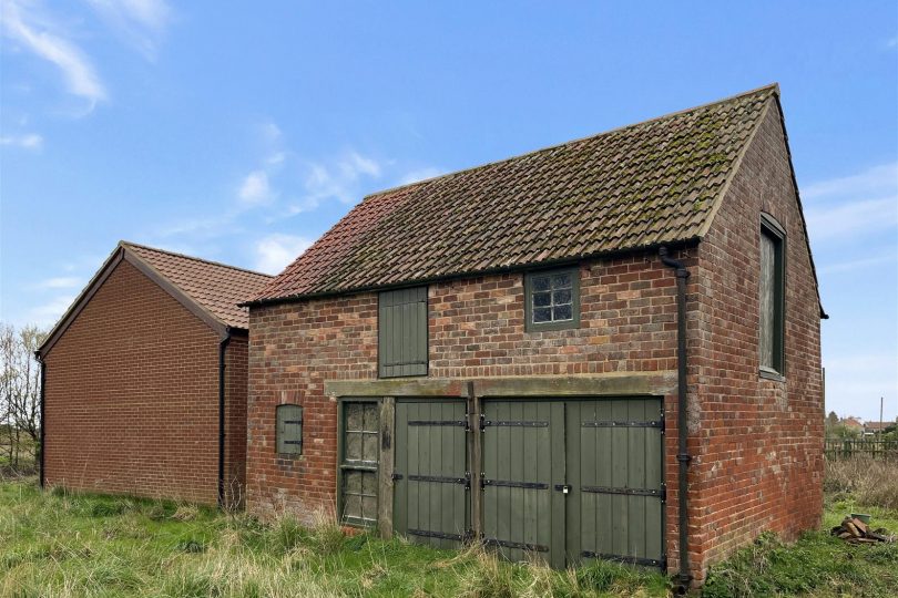Lot 2 – Outbuildings with Planning Permission and 9.77 Ac Land, South Somercotes
