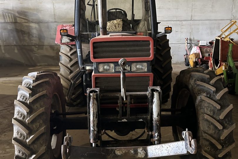 Lot 324 – (1988) Case 956XL IH Tractor